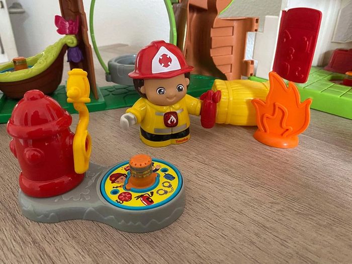 1er âge Vtech Tut tut Copain grande maison transportable + personnages - photo numéro 4