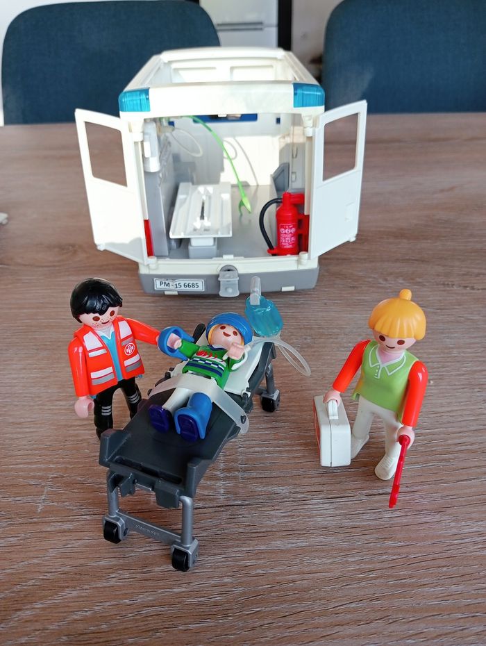 Playmobil 6685 Ambulance - photo numéro 4
