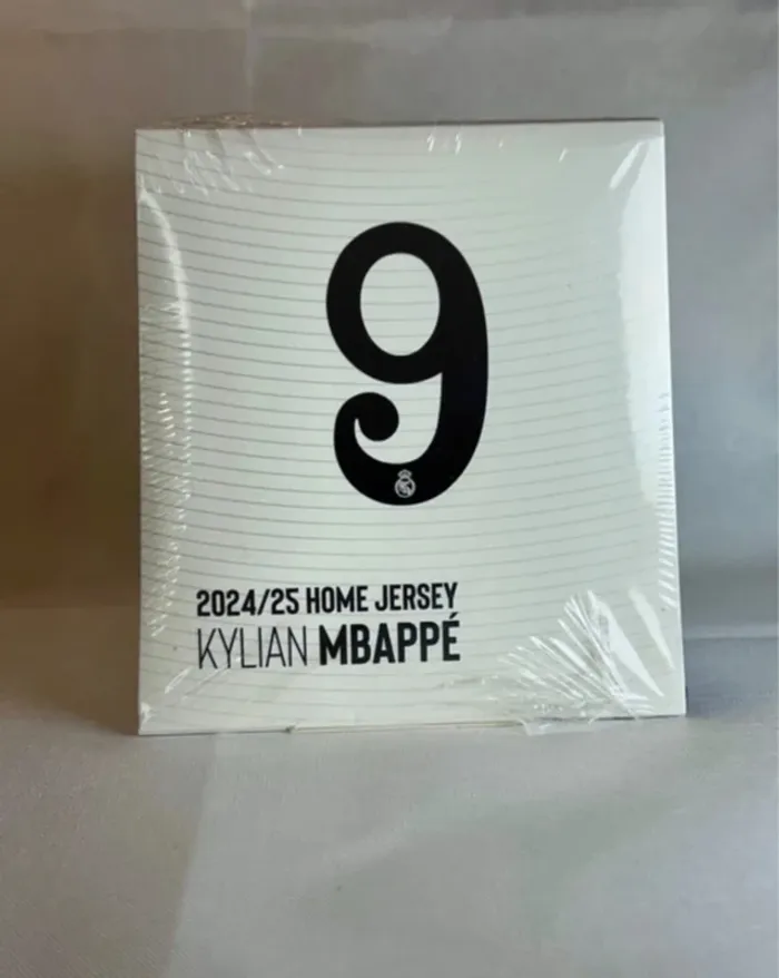 Figurine Officielle Kylian Mbappé - photo numéro 3