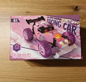 Voiture télécommandée rose avec lumières