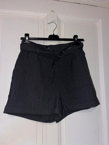 Short gris taille haute jennyfer taille 36