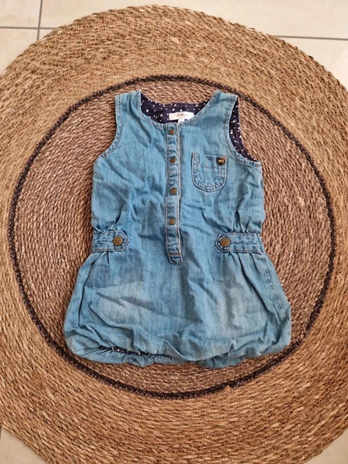 Jolie robe en jean taille 24 mois