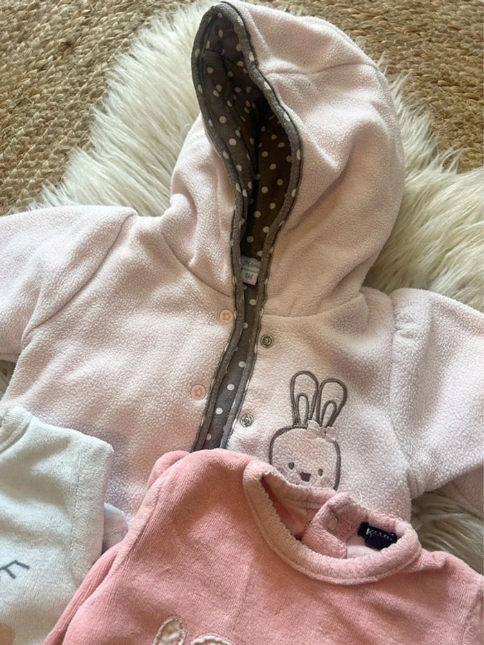 Fille 👧🏻 Lot 1 mois - 4 pyjamas + 1 gilet/veste en polaire - photo numéro 4