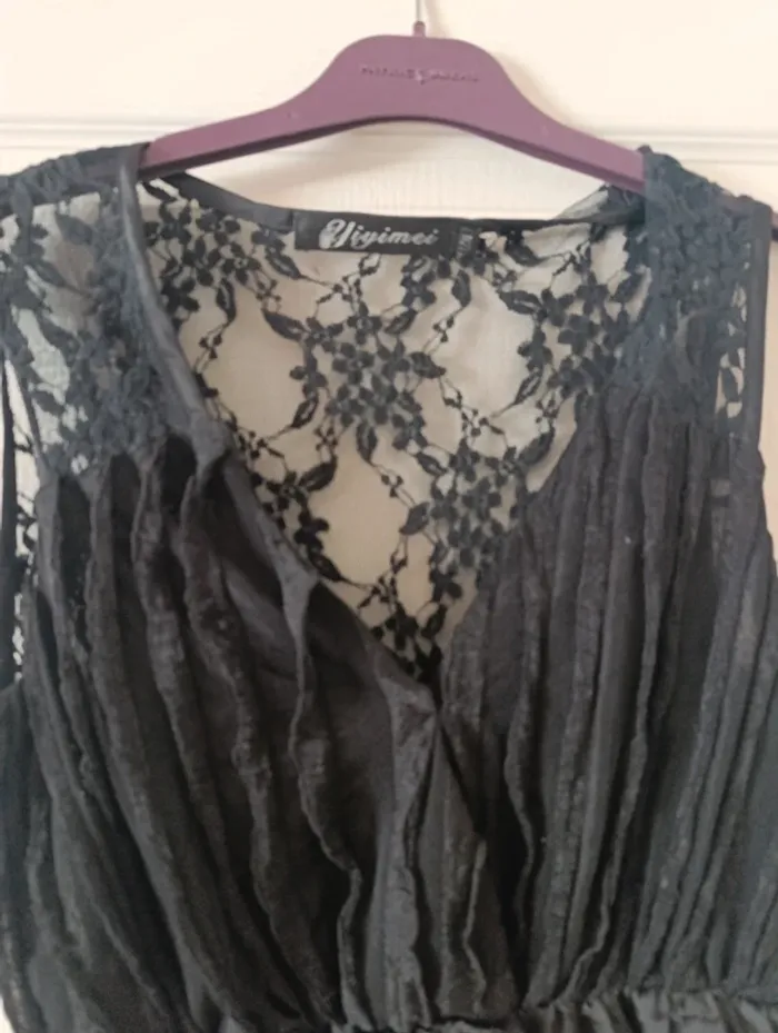 Robe satinée et dentelle L/XL - photo numéro 2