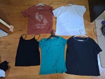 Lot 5 t-shirts femme taille 42 ou XL et un en 44 
