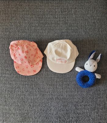 Lot de 2 casquettes pour fille taille 3-6 mois