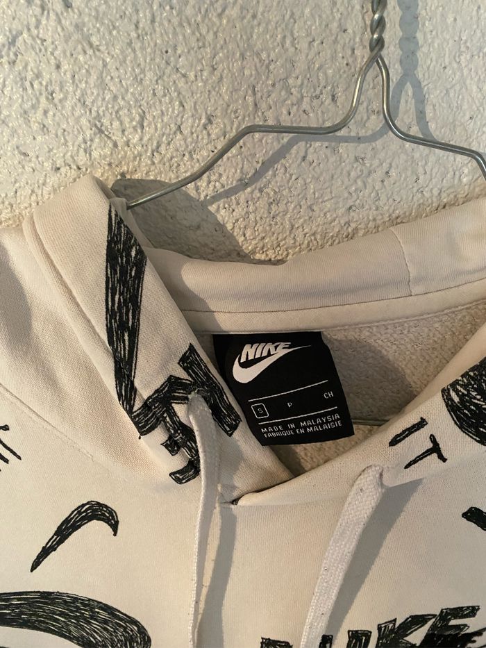 Sweat a capuche Nike taile S - photo numéro 2