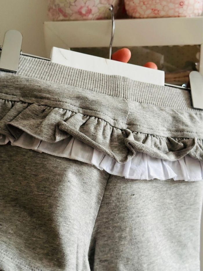 Short fronce avec fleurs neuf - photo numéro 2