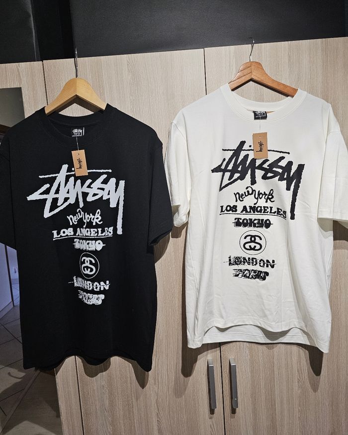 Lot de 2 t-shirt Stussy Noir et blanc Taille M Neuf