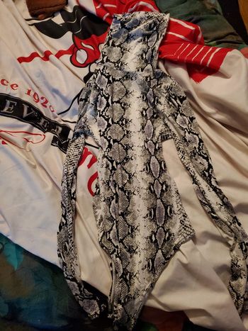 Bodies blanc et noir serpent