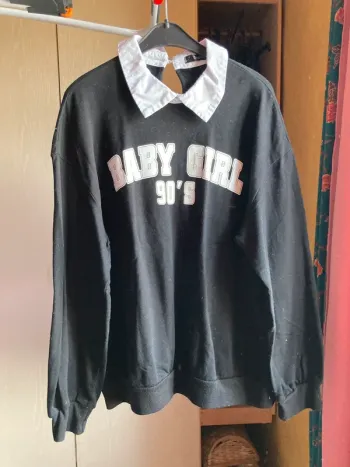 Superbe sweat-shirt jamais porté années 90 col Claudine bouton nacré