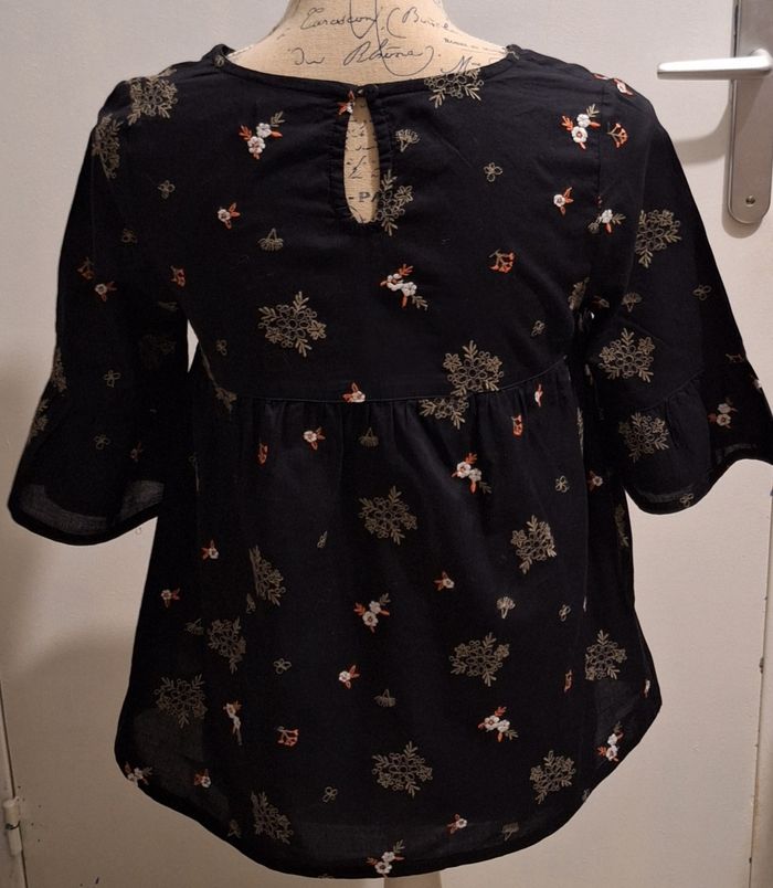 Blouse noire toute brodée - photo numéro 3