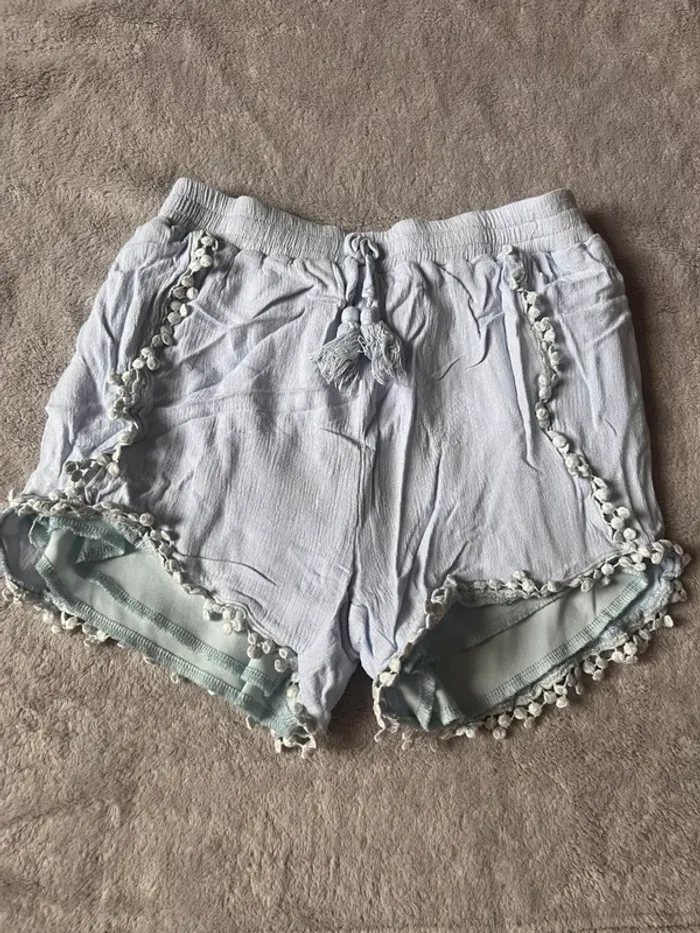 Short fille