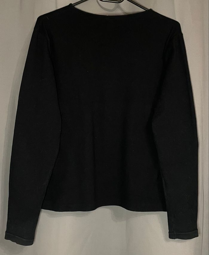 Haut noir et rouge manches longues - photo numéro 3