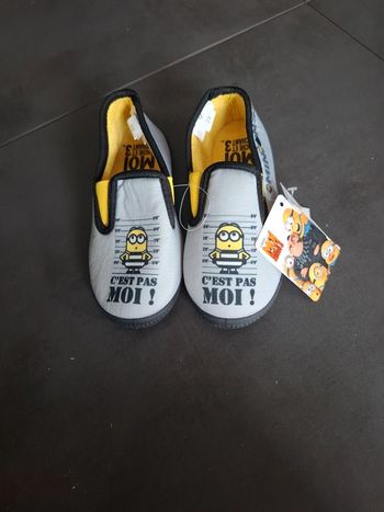 Chaussons neufs les Minions 29