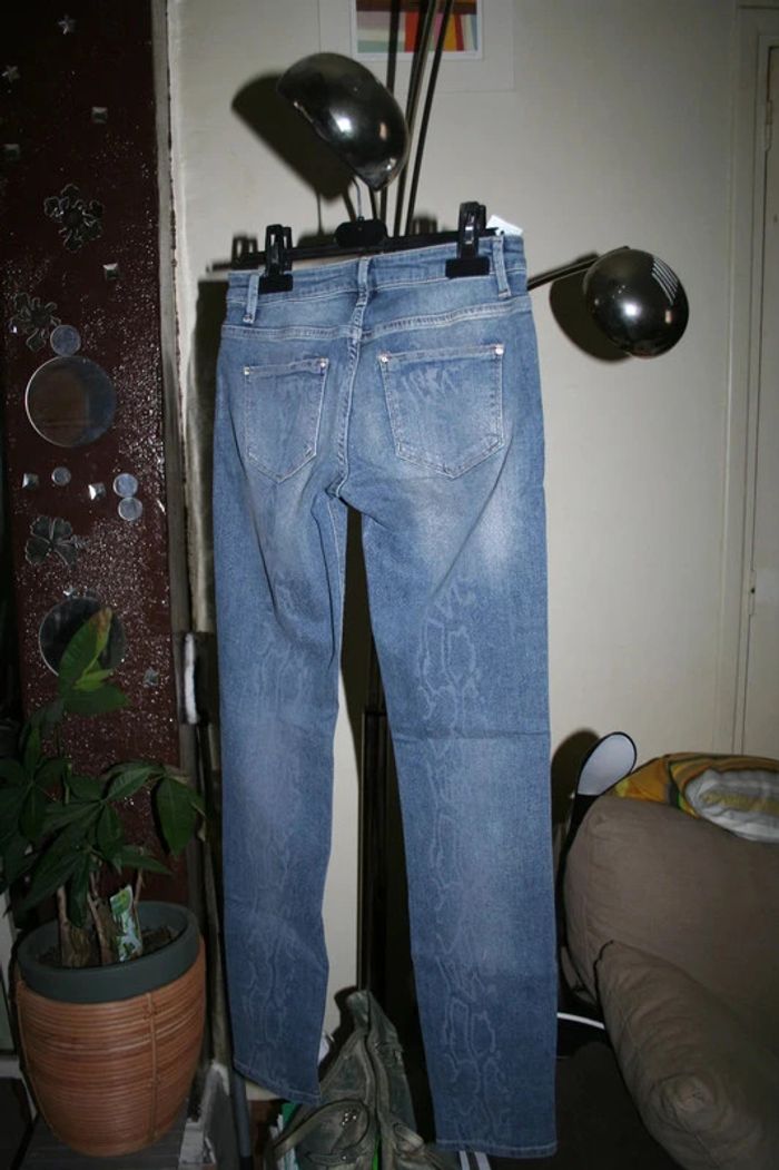 🌸👍Nouveauté 👍Jean skinny fit à motifs écailles Tendance Taille 36 "Benetton" Neuf 🌸 - photo numéro 3