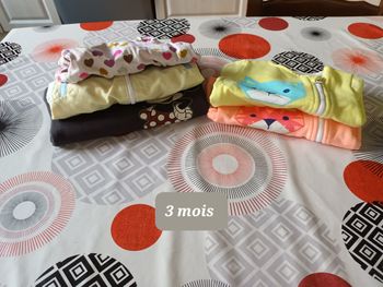 Lot 5 sweats taille 3 mois 👧