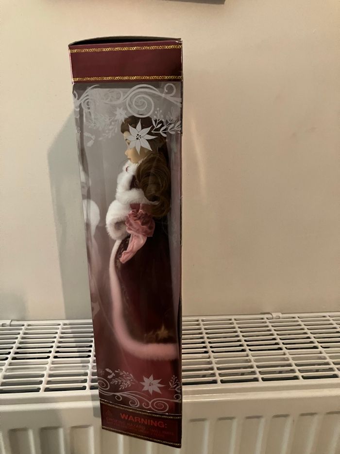 Poupée belle édition spéciale 2024 holiday - photo numéro 5