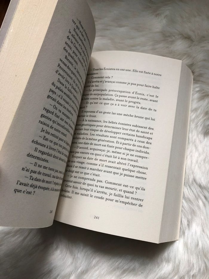 Livre "four dead queens" - photo numéro 5