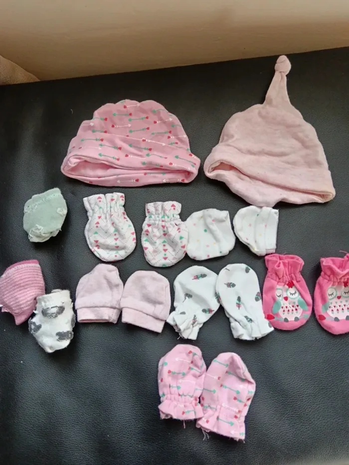 Lots de chaussettes, bonnets, gants bébé