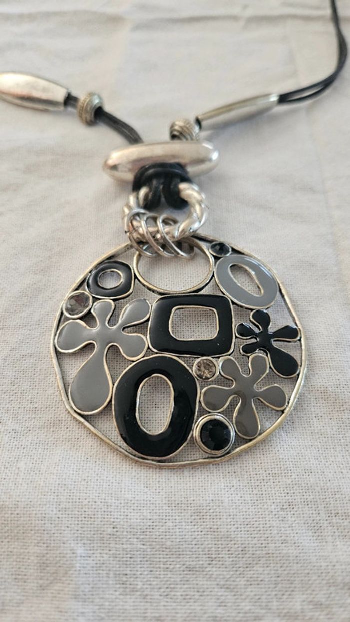 Superbe collier signé Selys pap