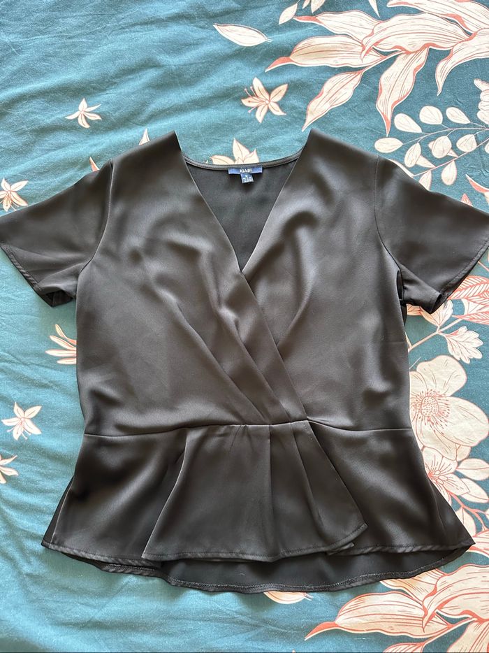 Haut noir en satin Kiabi