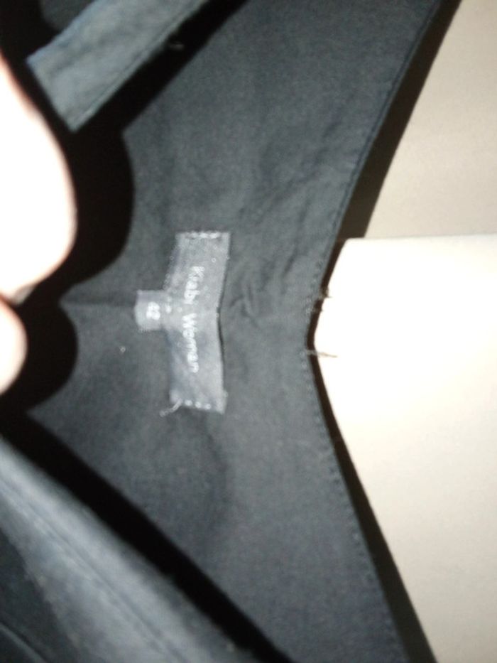 Robe noire col cache-cœur motif fleur Kiabi taille 42 - photo numéro 5