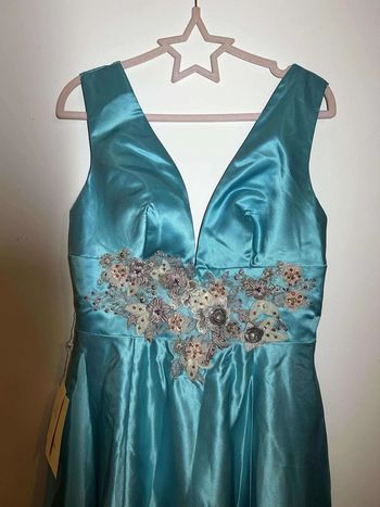 Élégante robe turquoise satinée avec broderies florales - LanTing