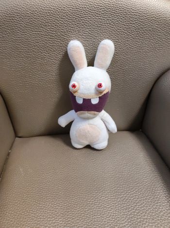 peluche lapin cretin