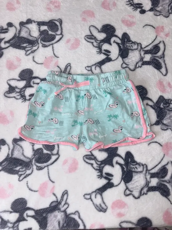 Short fille