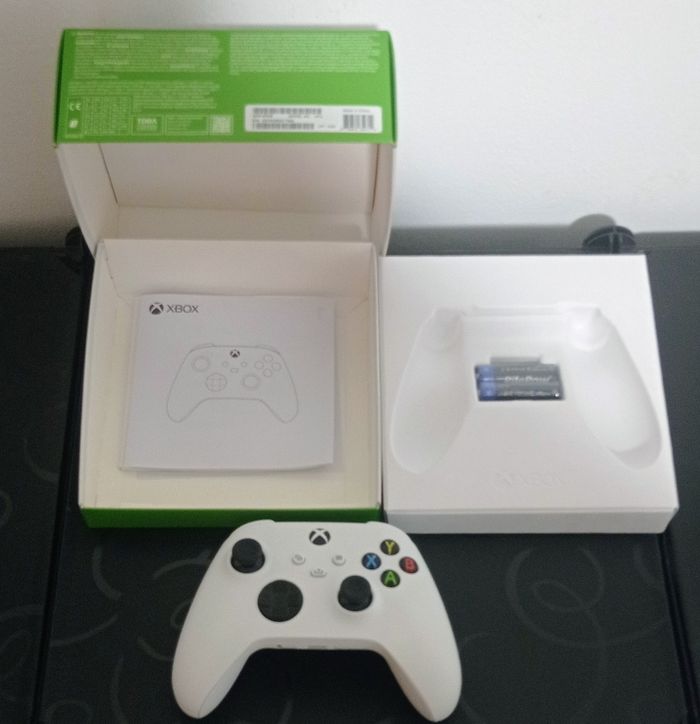 😍 manette Xbox séries/one/pc robot white en boite - photo numéro 4