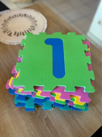 Lot de 10 dalles en mousse puzzle enfants – Chiffres de 1 à 10 – Très bon état
