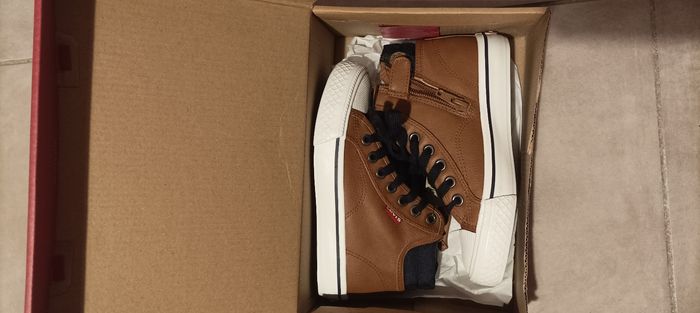 Chaussure Levi's taille 31 garçon neuve