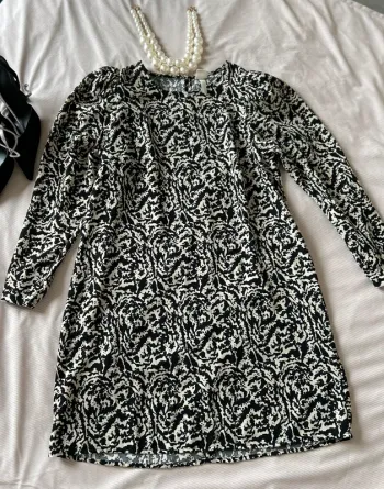 Robe chic, H&M, taille L noir et crème