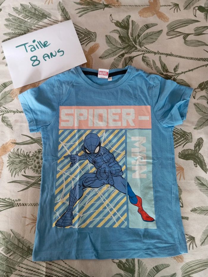 T-shirt spiderman taille 8 ans