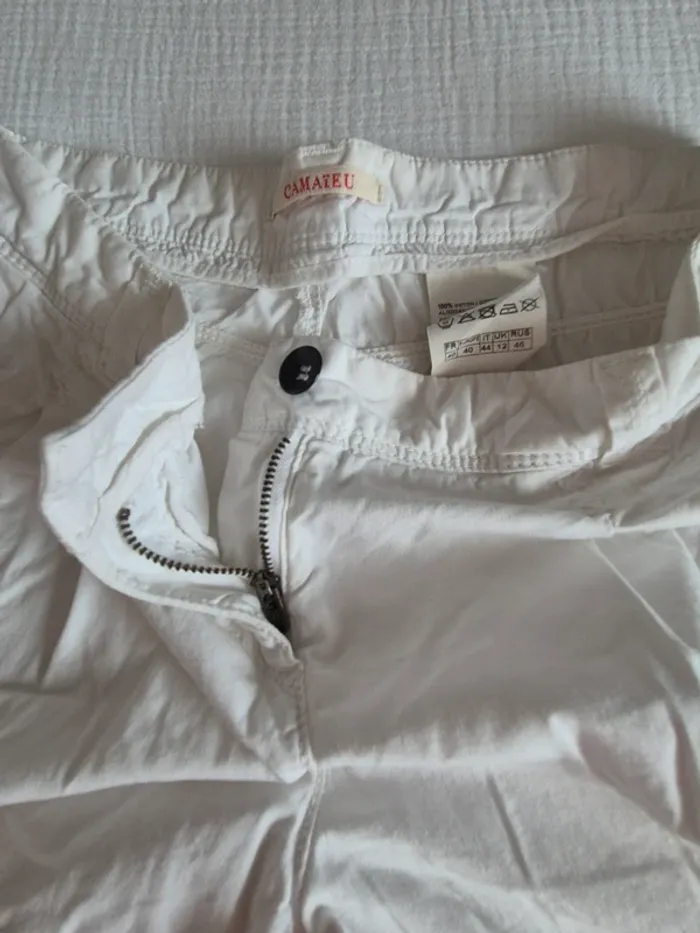 Short blanc Camaïeu bouton noir taille 40 - photo numéro 6