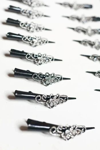 Lot de 16 pinces becs en plastique noir à strass