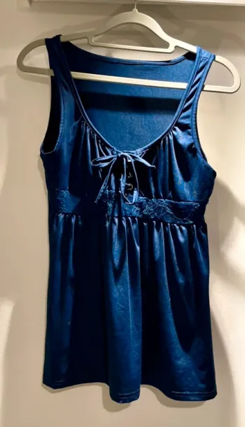 Top bleu marine avec dentelle – Taille S