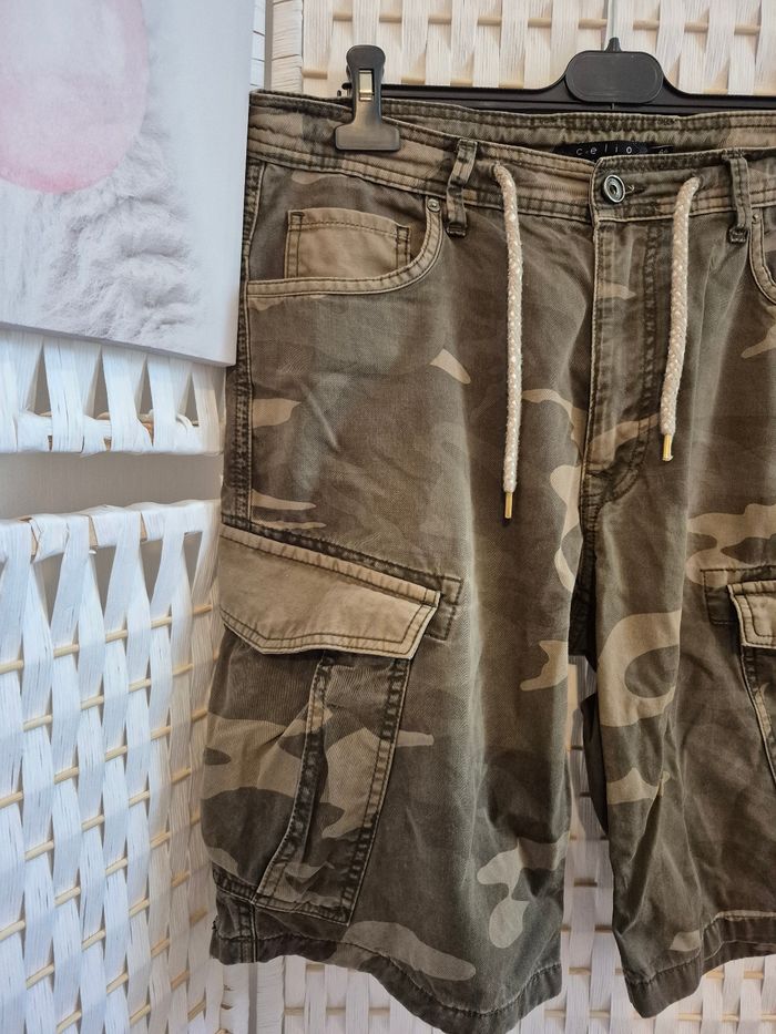 💕Short / Bermuda Cargo Camouflage Celio - Taille 44 (L) - homme Très bon état💕 - photo numéro 4