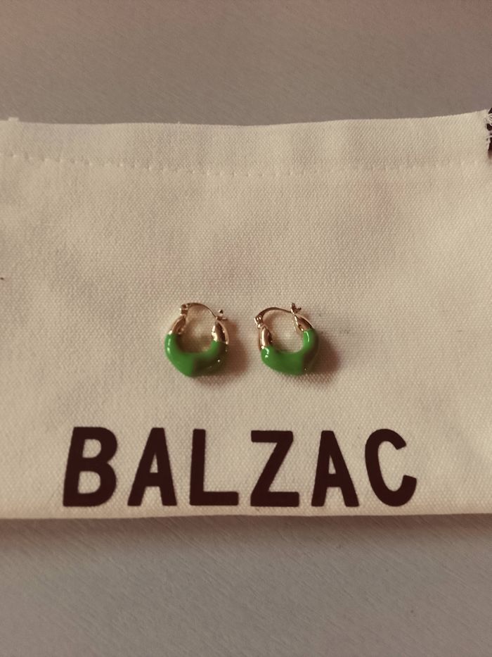 🌸👍 Automne 2025 👍 Créoles dorées et résine verte Balzac Paris 🌸