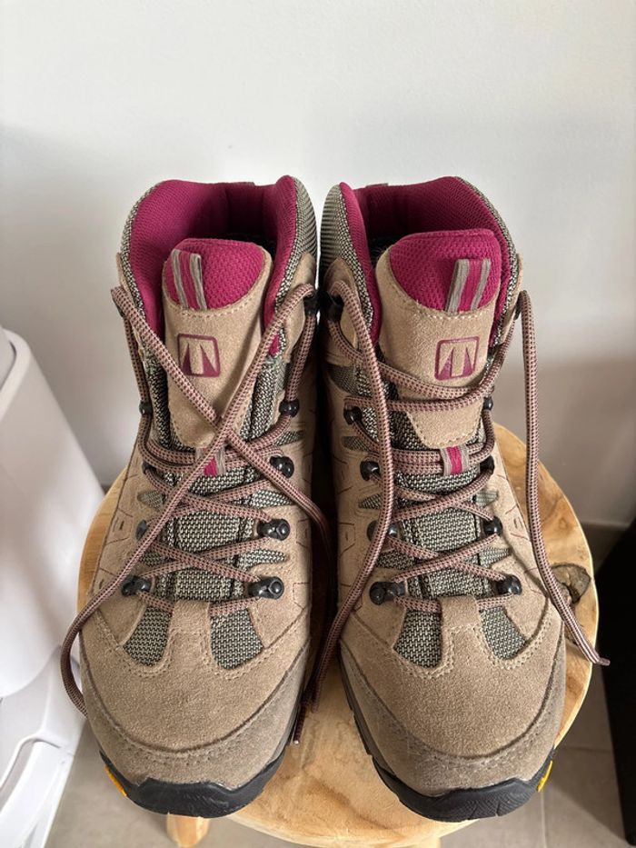 Chaussures de randonnée montantes Gore Tex taille 42 - photo numéro 2