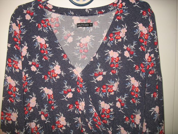 ROBE MI LONGUE ML BLEU MARINE A FLEURS "IN EXTENSO" - TAILLE 44 - n°01 - photo numéro 2