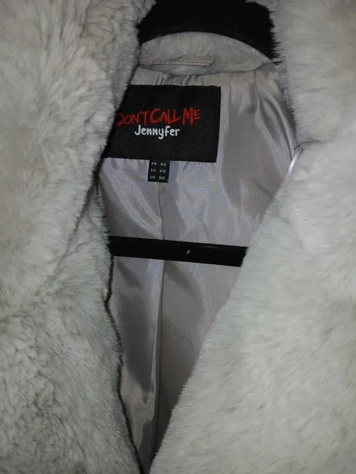 🩷 Manteau en fausse fourrure gris clair  taille Xs – Look d’hiver élégant. - photo numéro 3