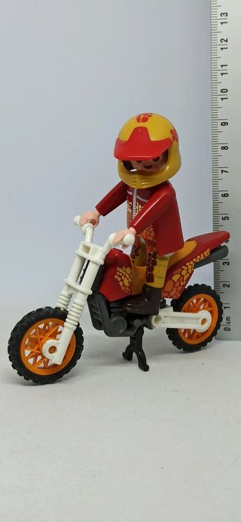 Homme pilote sur motocross playmobil