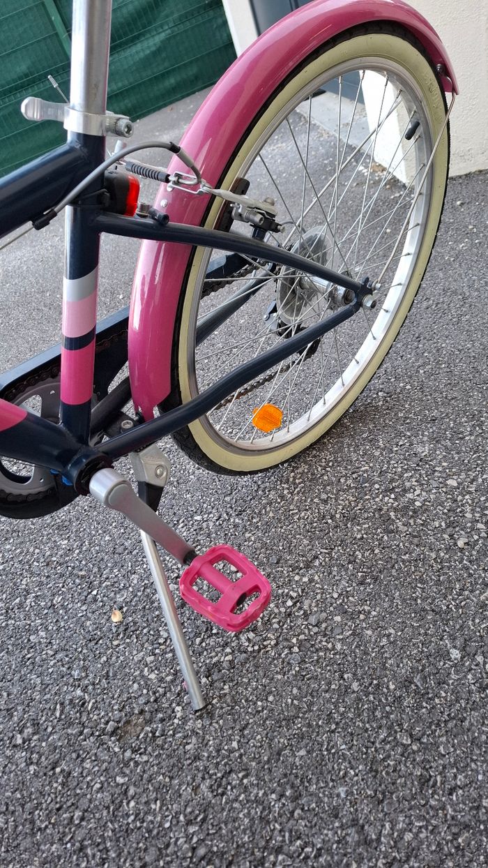 Vélo VTC BTWIN Décathlon 24 pouces très bon état. Remise en mains propres uniquement secteur Annecy - photo numéro 6