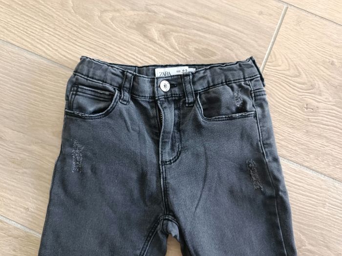 Jean noir Zara 4/5 ans - photo numéro 3