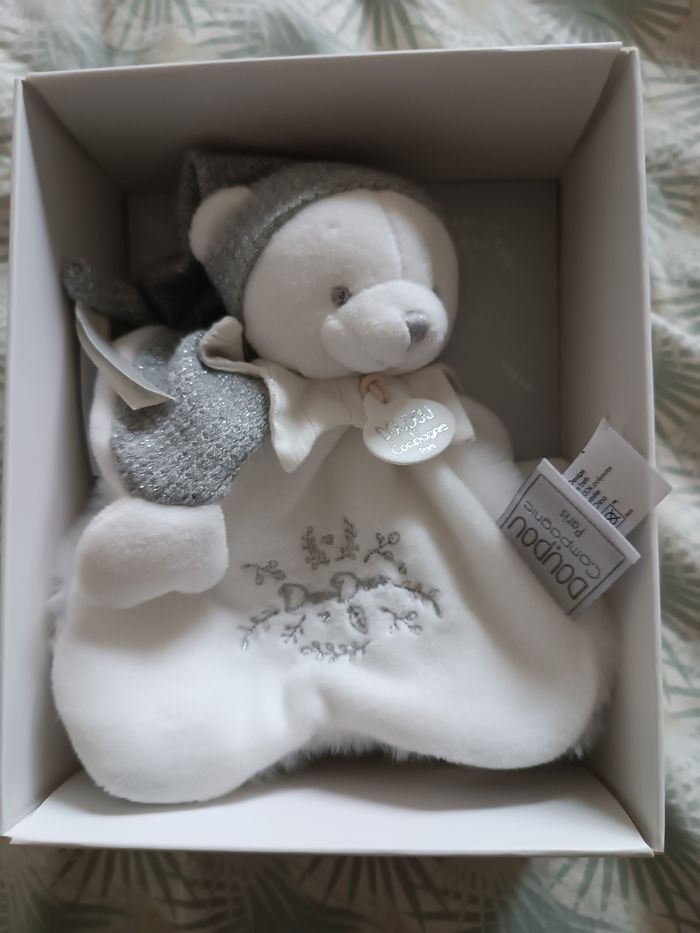 Doudou avec boîte