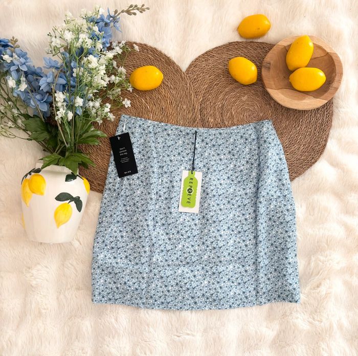 Jupe Na-Kd bleue à fleurs taille 38 EU = 40 FR - photo numéro 4