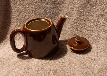 Théière années 60 vintage céramique émaillée marron chocolat