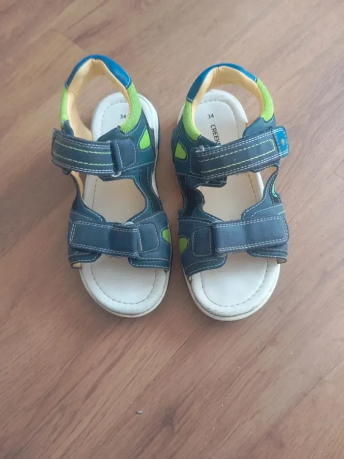 Sandale à scratch garçon t 34
